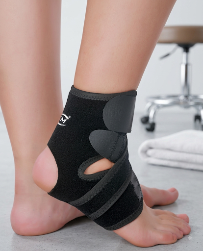 UM ANKLE SUPPORT WITH STRAPP NEOPRENE